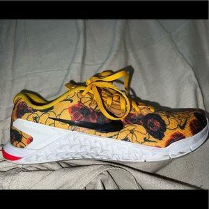 Women’s size 7 NIKE Metcon shoes. Beautiful colors & Flower design.